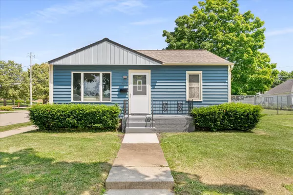 1937 Wustum Ave, Racine, WI 53404