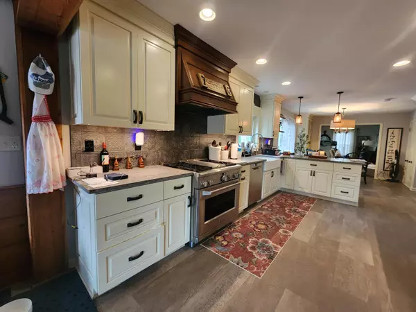 Brookfield, WI 53045,18530 Pleasant St