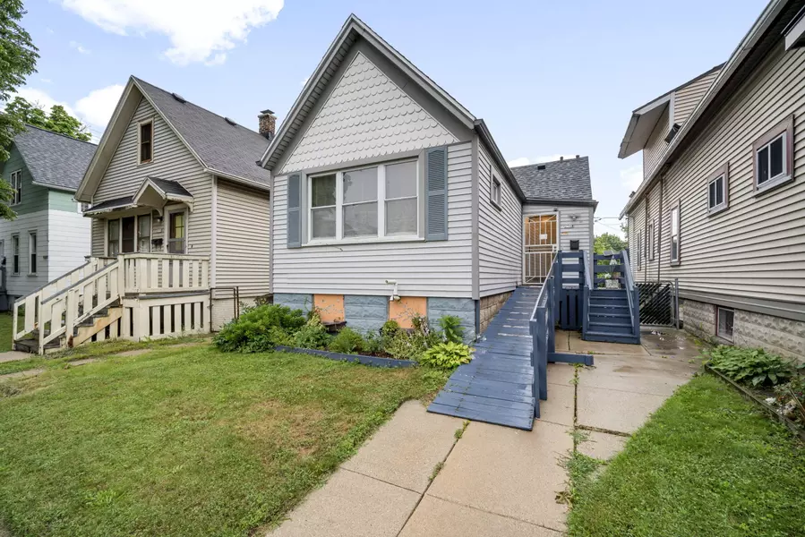 2568 N Pierce St, Milwaukee, WI 53212