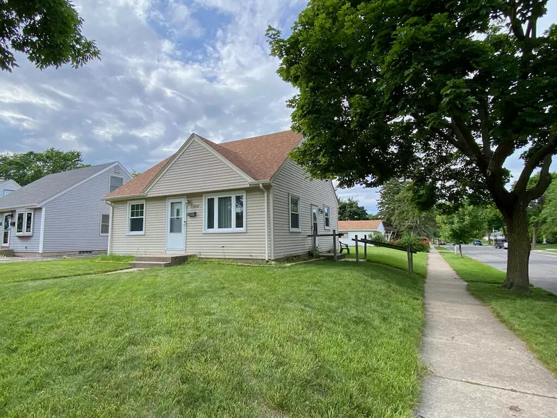 8002 W Holt Ave, Milwaukee, WI 53219