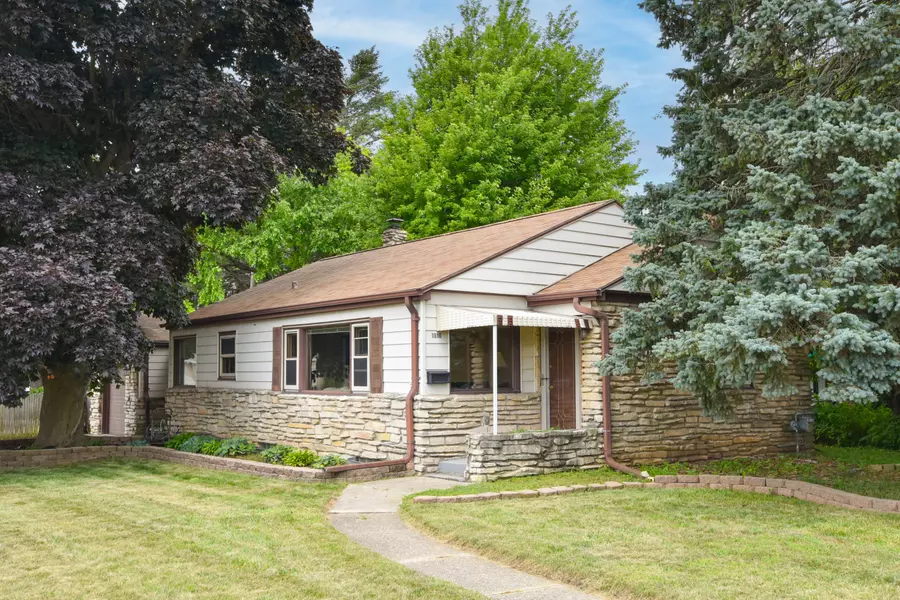 1016 Emerson Ave, South Milwaukee, WI 53172