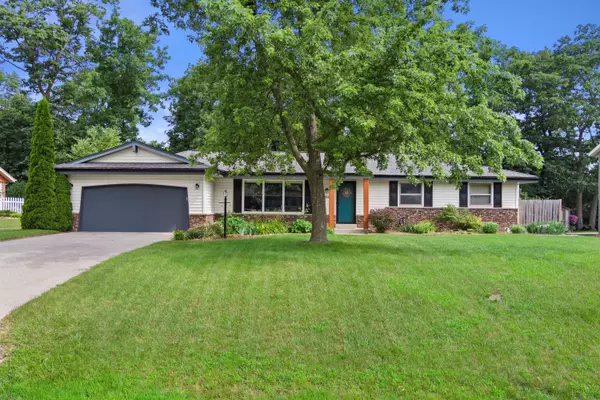 13810 W Crawford Dr, New Berlin, WI 53151