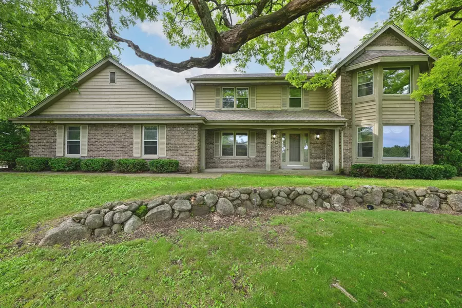 S61W24405 Red Wing Dr, Waukesha, WI 53189