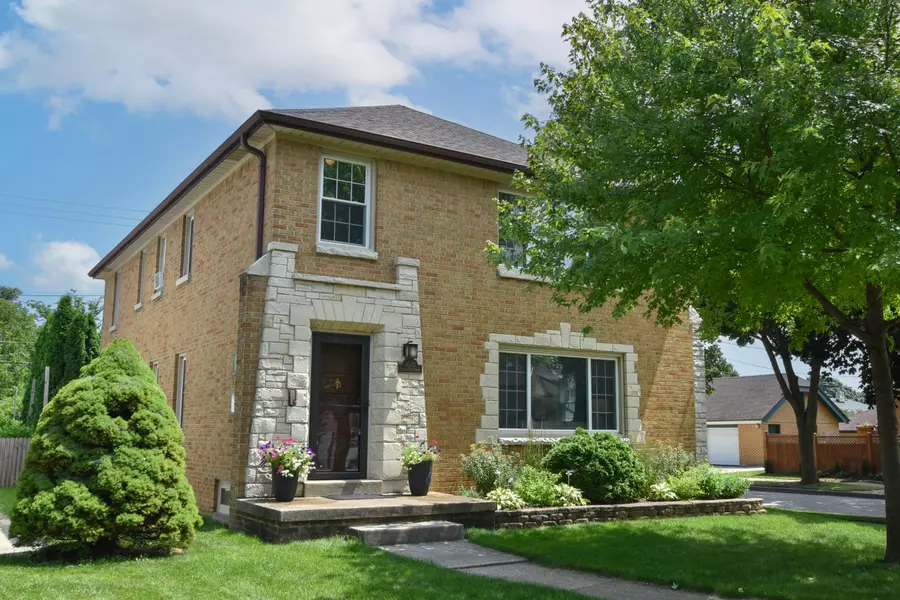 3002 N 77th St, Milwaukee, WI 53222