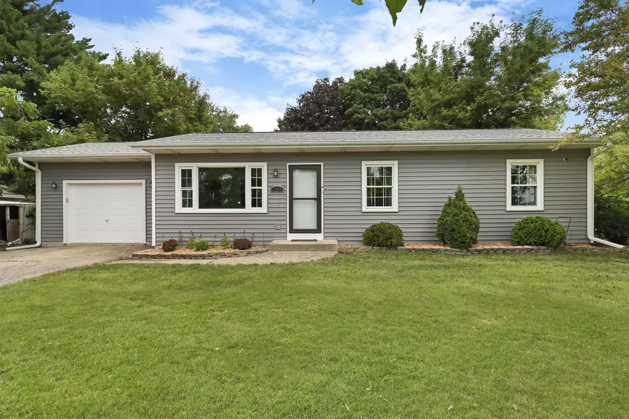 11515 277th Ave, Salem Lakes, WI 53179