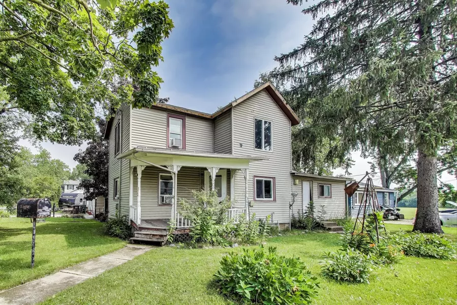 822 8th Ave, Union Grove, WI 53182