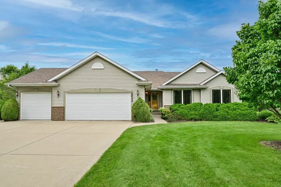 2033 Deer Run Dr, Delavan, WI 53115