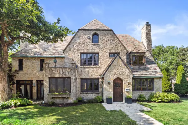 1728 College Ave, Racine, WI 53403