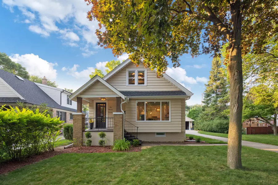 914 E Lancaster Ave, Whitefish Bay, WI 53217