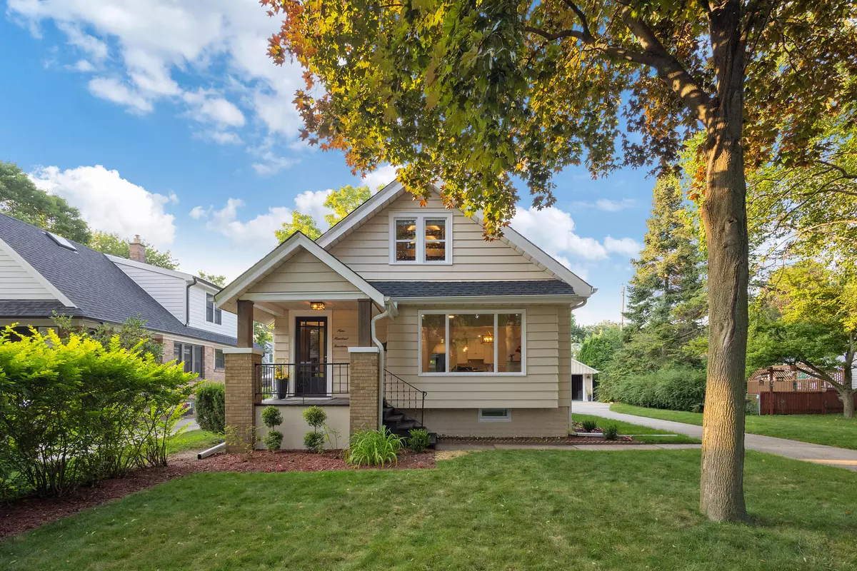 Whitefish Bay, WI 53217,914 E Lancaster Ave