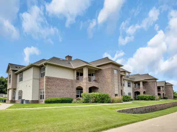 3053 W Drexel Ave Unit 124,  Franklin,  WI 53132