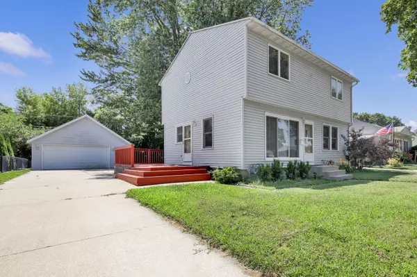 3317 E Denton Ave, Saint Francis, WI 53235