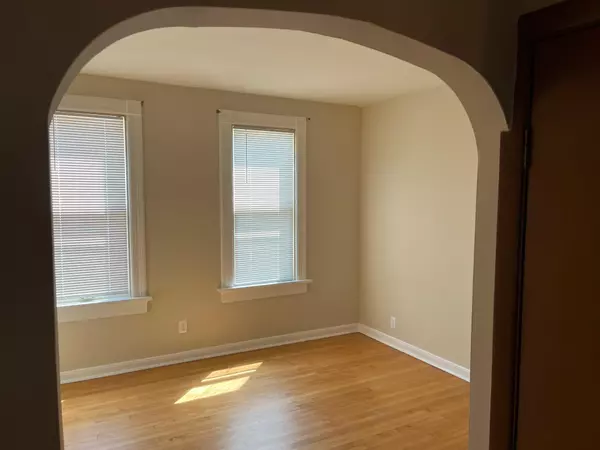 2253 S 10th Pl, Milwaukee, WI 53215