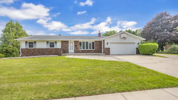 413 Center Ave, Oostburg, WI 53070