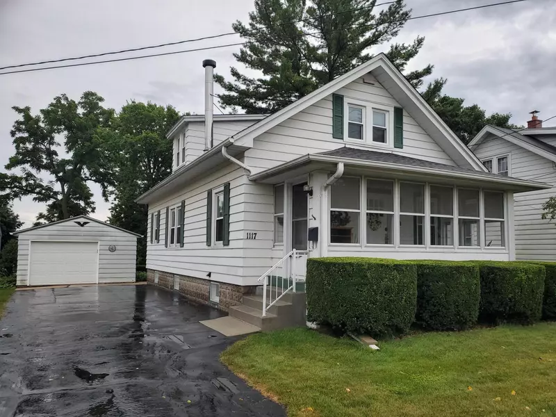 1117 Buena Vista Ave, Waukesha, WI 53188