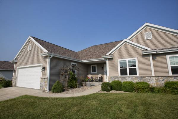 292 E Redding Cir, Belgium, WI 53004