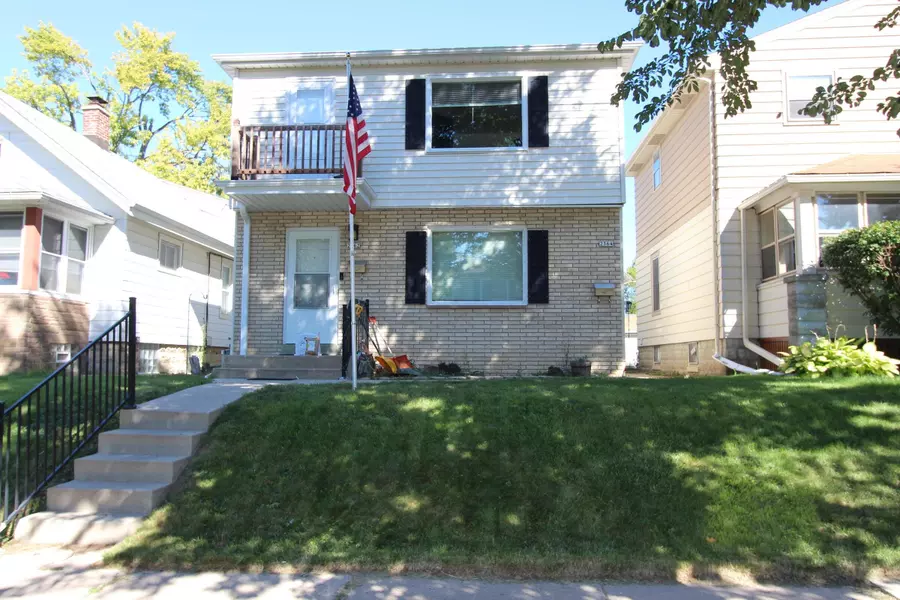 2362 S 74th St, West Allis, WI 53219