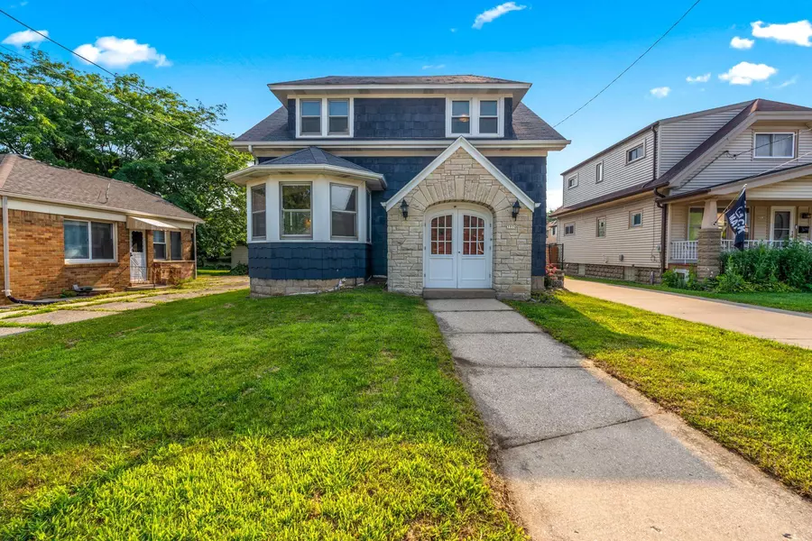 3970 S Whitnall Ave, Milwaukee, WI 53207