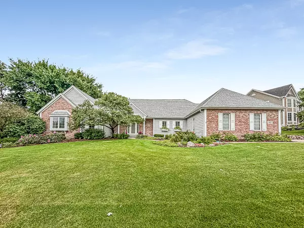 1917 Tree Line Ct, Waukesha, WI 53188