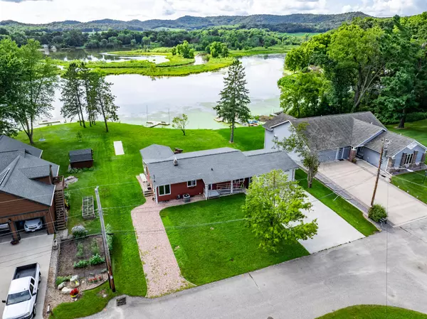 17249 Lake Ct, Galesville, WI 54630