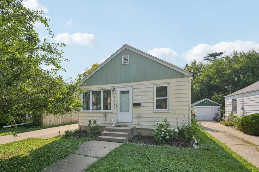 1953 S 97th St, West Allis, WI 53227