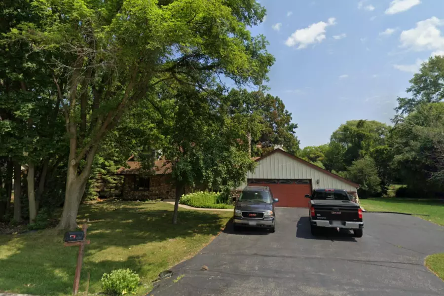 28609 Martha Ct, Waterford, WI 53185