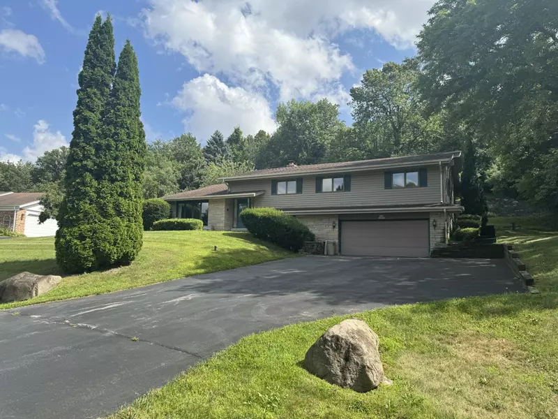 N105W20975 Oak Ln, Germantown, WI 53022
