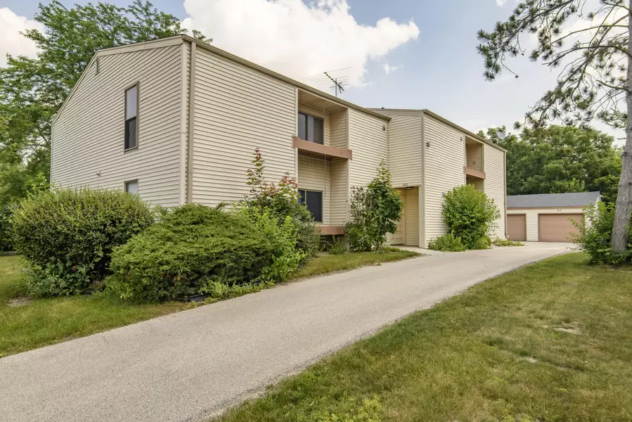 1871 Haymarket Rd Unit 16, Waukesha, WI 53189