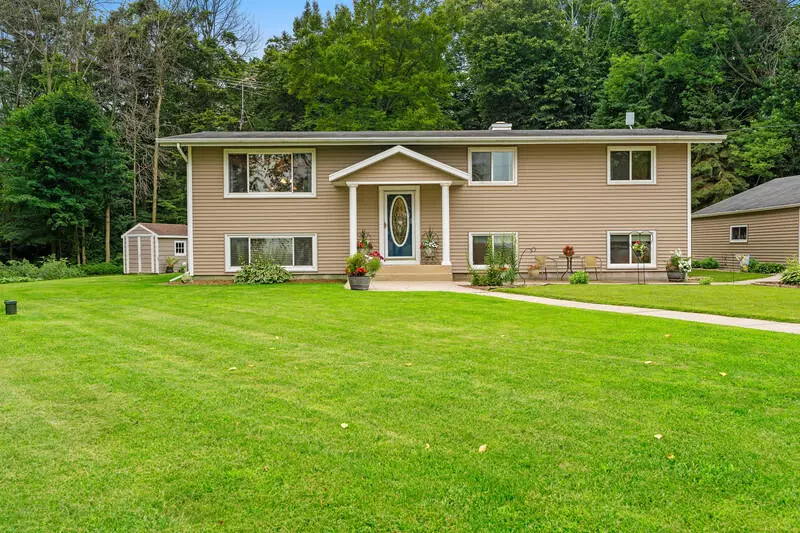 7029 Hillcrest Rd, Kossuth, WI 54220