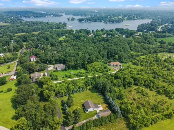 N7134 Poplar Ln, Sugar Creek, WI 53121