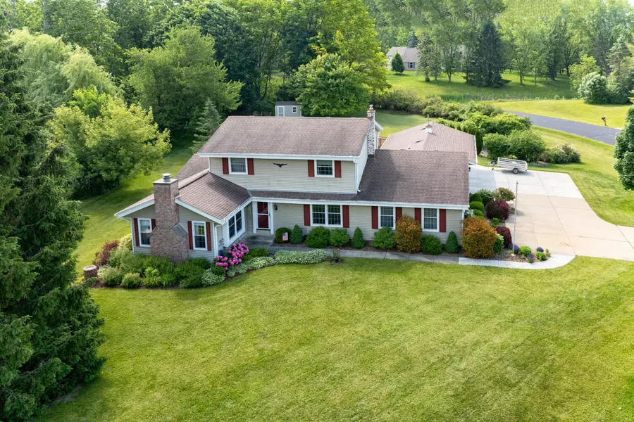 W255N9274 Tomahawk Dr, Lisbon, WI 53089