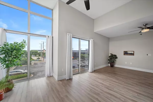 Milwaukee, WI 53207,2121 S Kinnickinnic Ave Unit 120