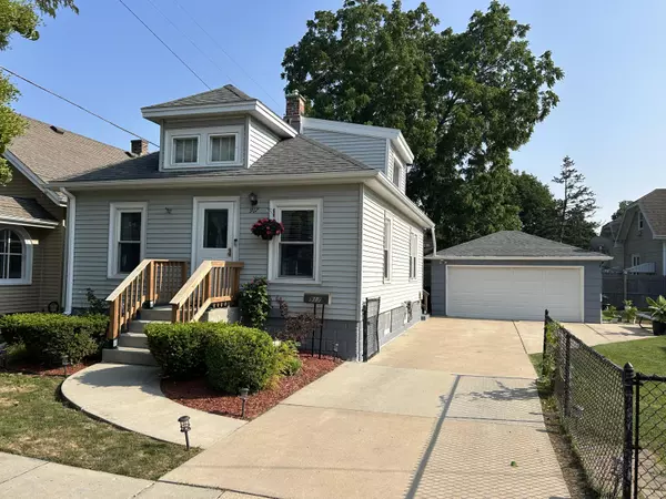 917 Augusta St, Racine, WI 53402