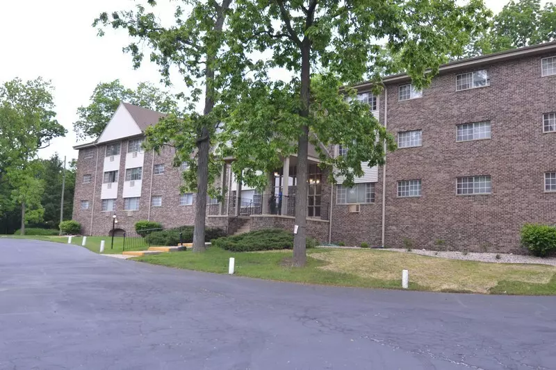 1422 E Racine Ave, Waukesha, WI 53186