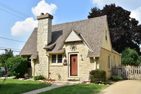 2721 N 72nd St, Milwaukee, WI 53210