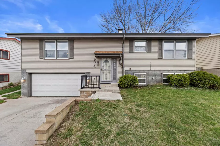 9073 N Joyce Ave, Milwaukee, WI 53224