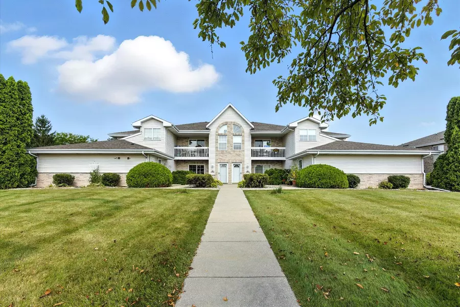 S83W19556 Apollo Dr, Muskego, WI 53150