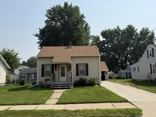 605 Pierce Ave, Little Chute, WI 54140