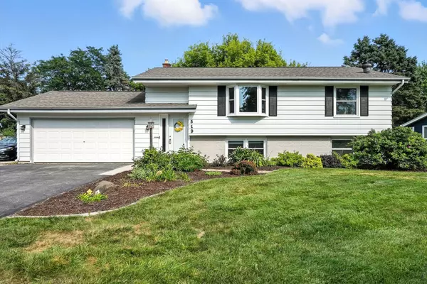 519 Buckingham Way,  Hartland,  WI 53029