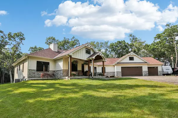 1068 W Valley View Rd, Spring Prairie, WI 53105