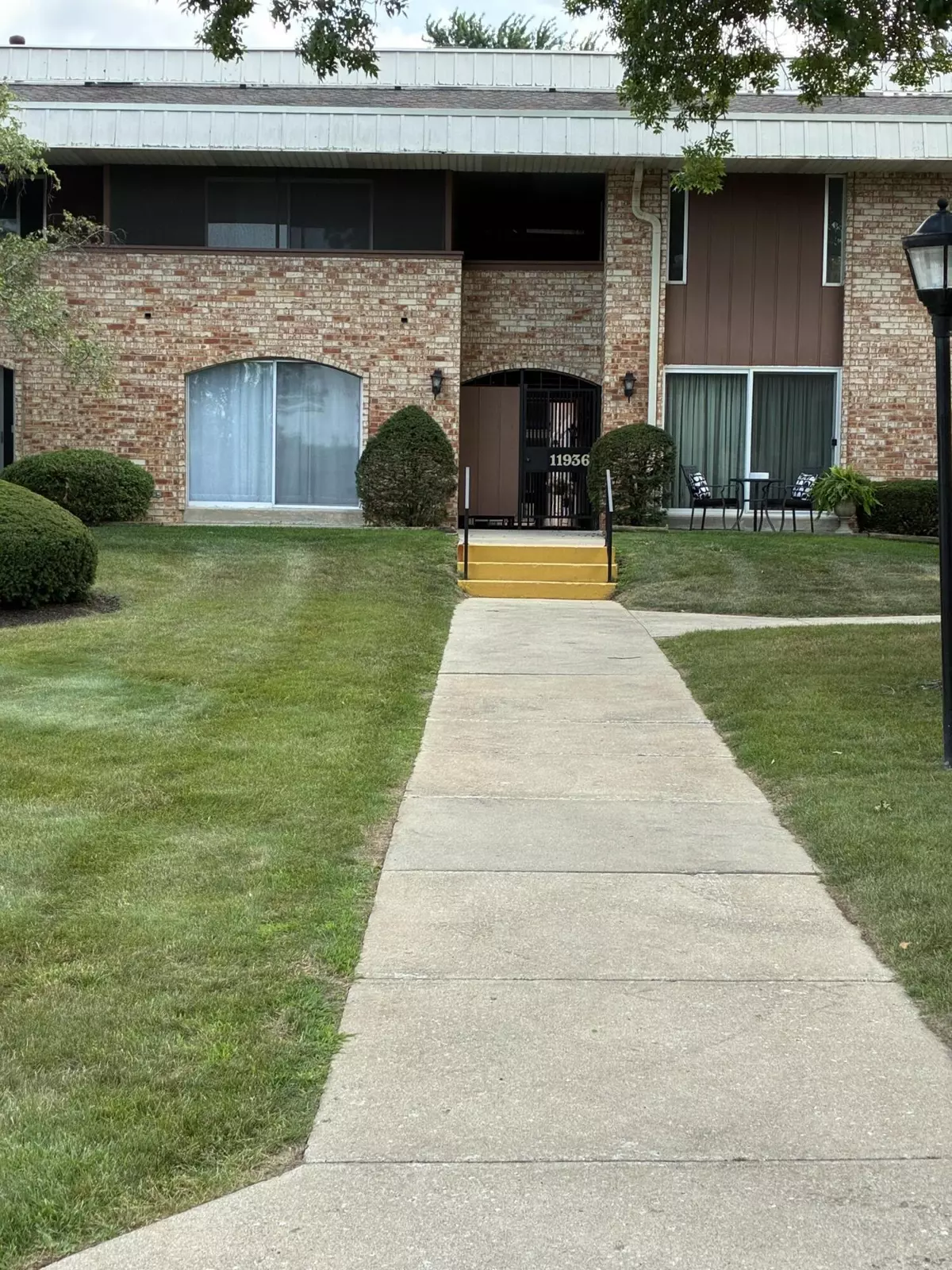 Milwaukee, WI 53225,11936 W Mill Rd Unit 11