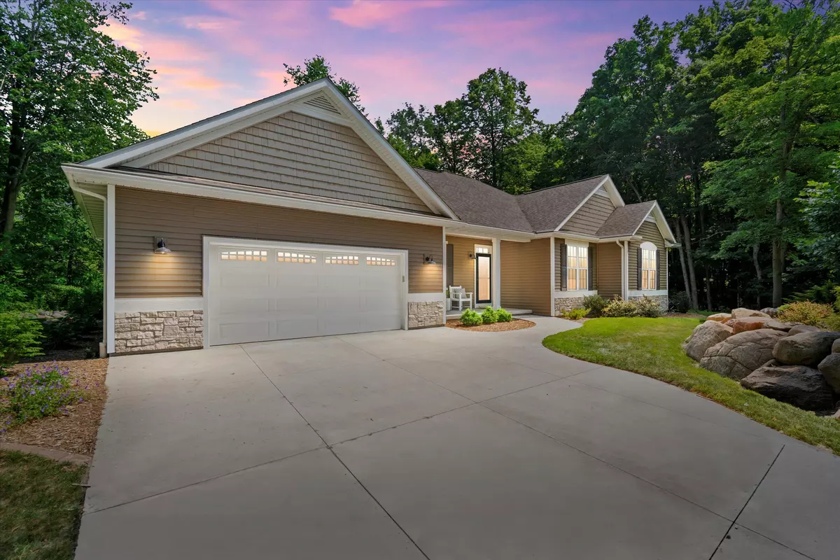 Random Lake, WI 53075,102 Jacks Hillside Ct