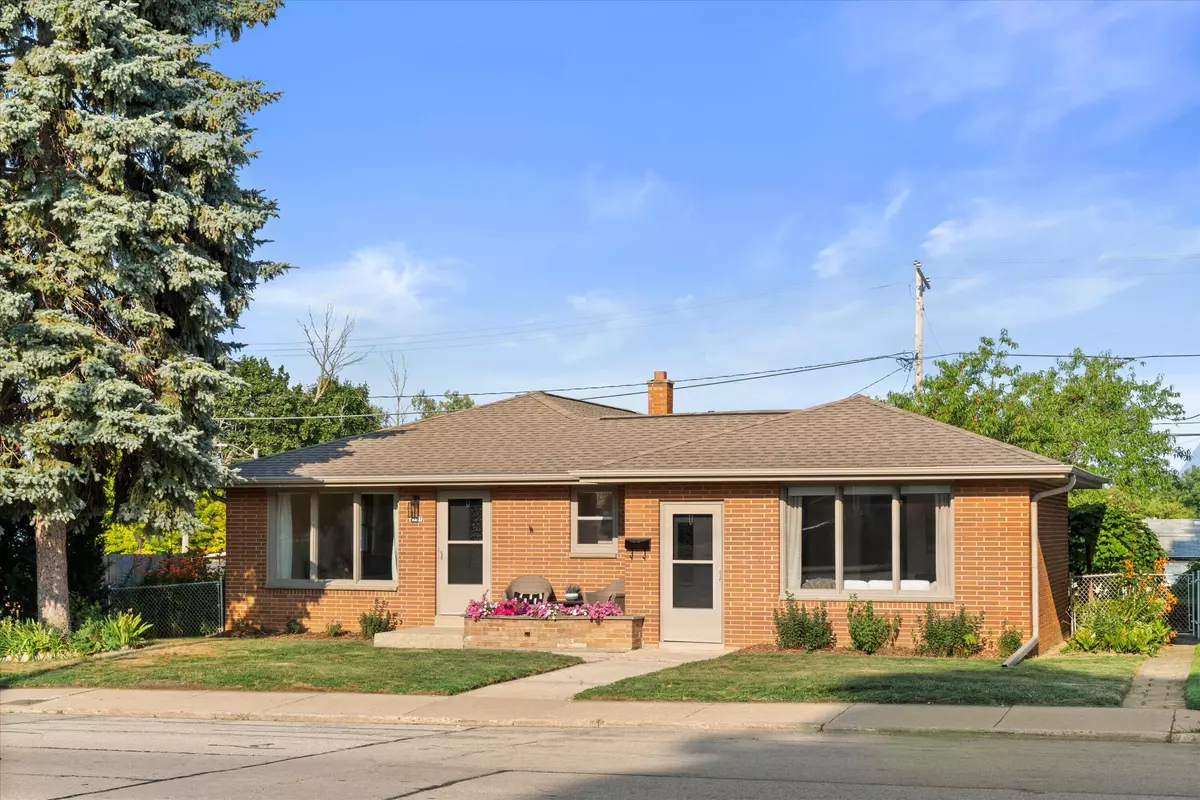 South Milwaukee, WI 53172,2507 S Chicago Ave