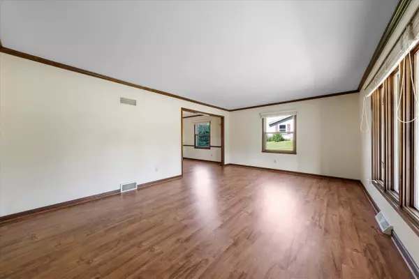 Brookfield, WI 53045,21375 Woodchuck Ln