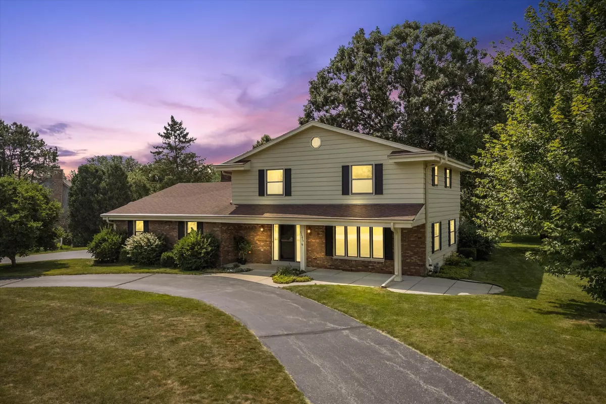 Brookfield, WI 53045,21375 Woodchuck Ln