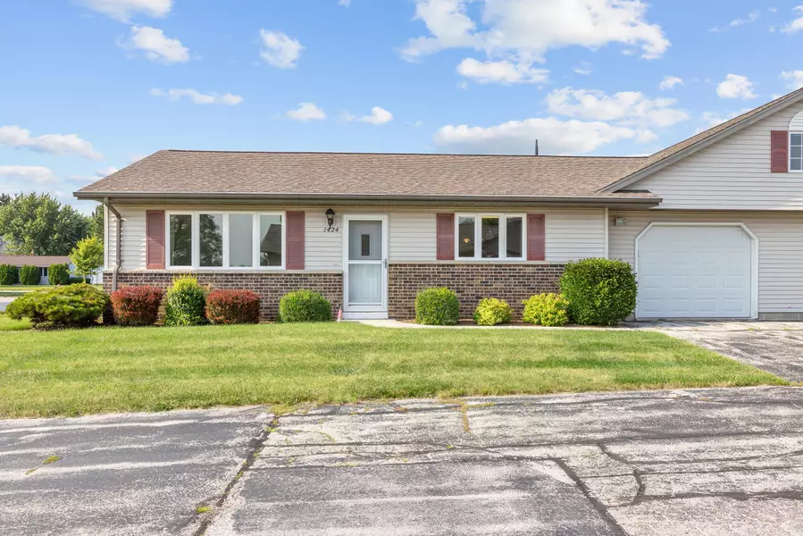 1424 Jackson St, New Holstein, WI 53061