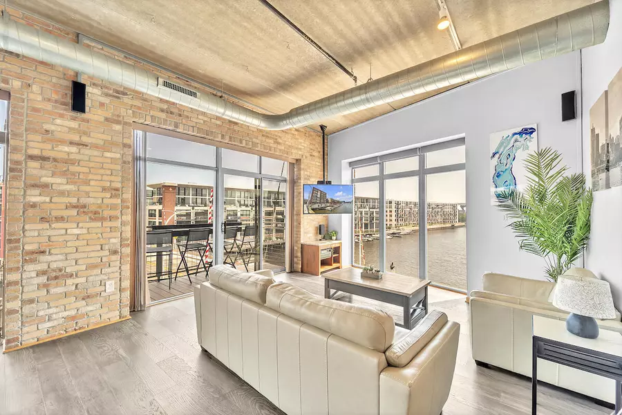 210 S Water St Unit 420, Milwaukee, WI 53204
