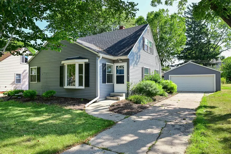 4328 Raymir Pl, Wauwatosa, WI 53222