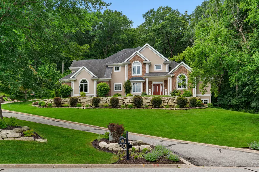 431 Country Club Ln, Onalaska, WI 54650