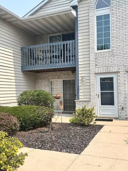 W240N2532 E Parkway Meadow Cir Unit 4, Pewaukee, WI 53072